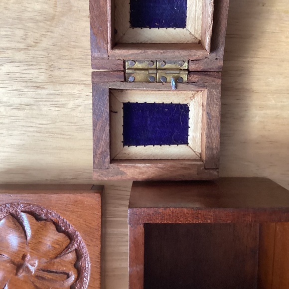 Vintage hand carved wood boxes - Picture 3 of 5